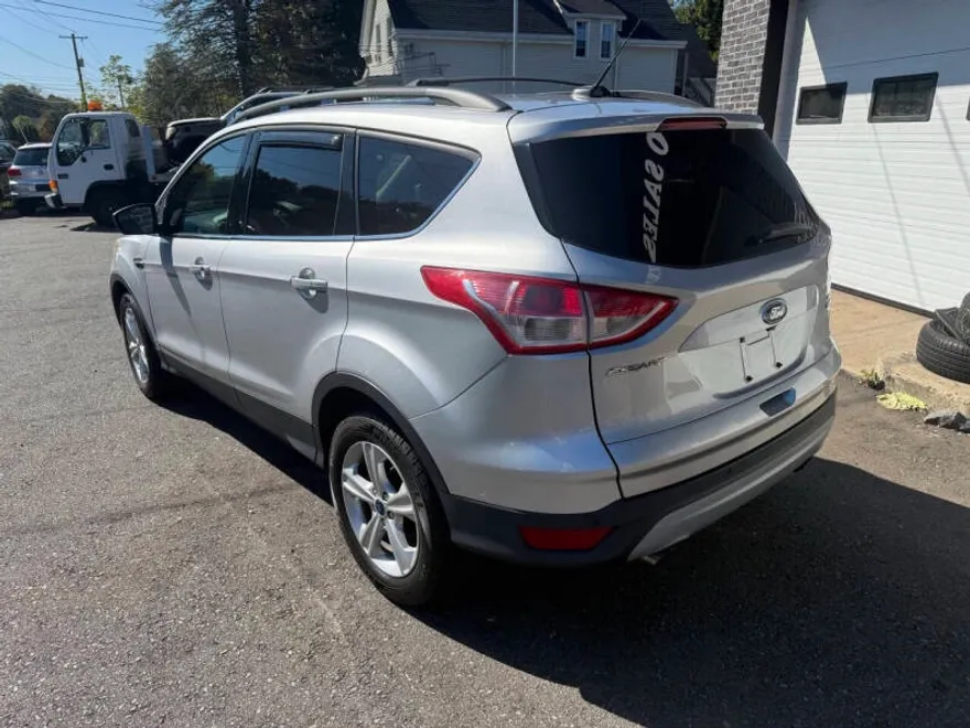 2016 Ford Escape SE Sport photo 1