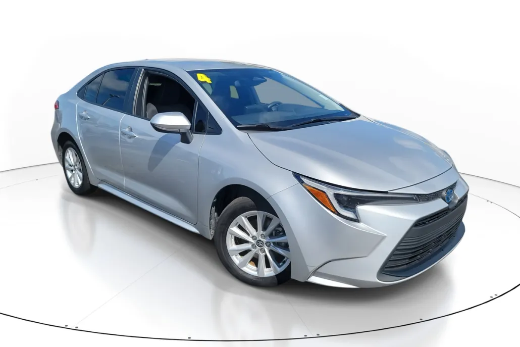 2024 Toyota Corolla Hybrid LE photo 1