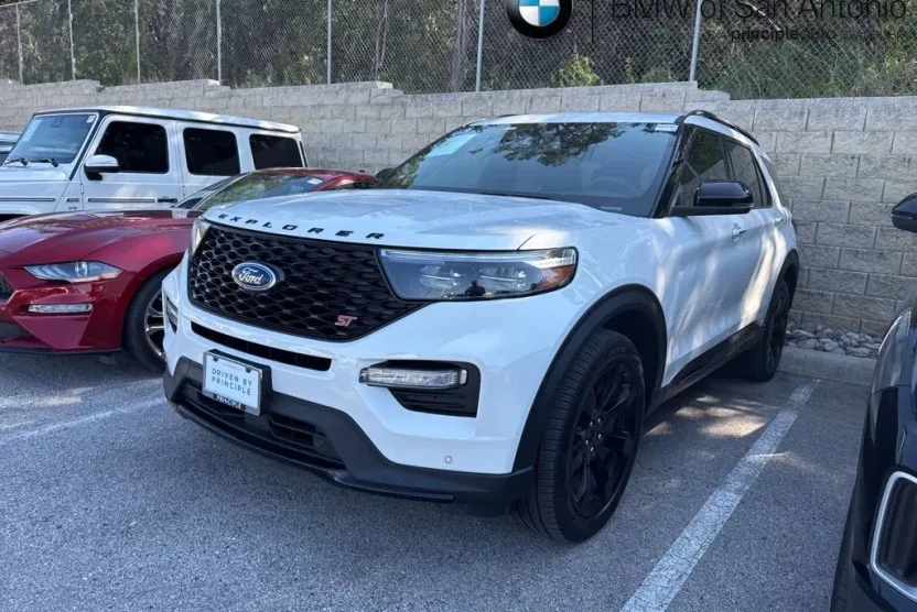 2024 Ford Explorer ST photo 1