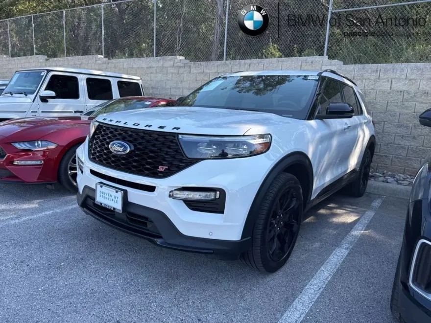 2024 Ford Explorer ST photo 1