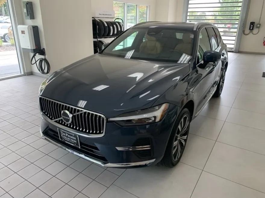 2022 Volvo XC60 B5 Inscription photo 1