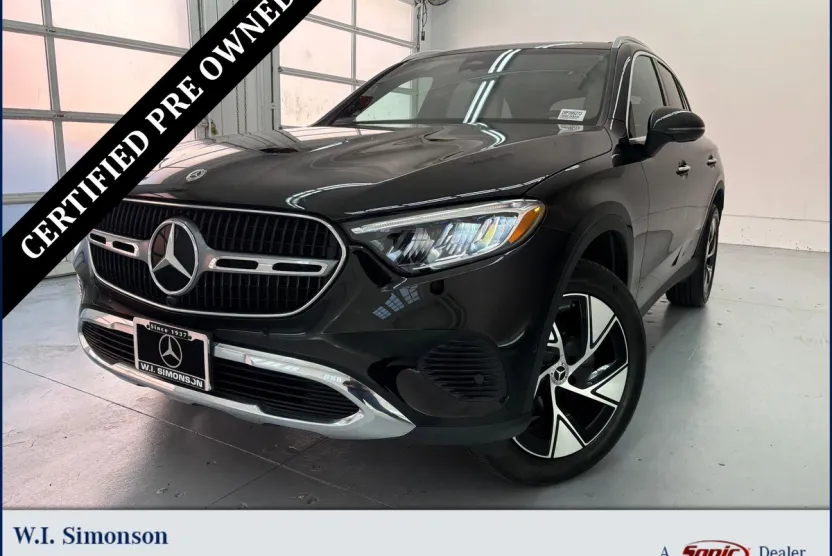 2024 Mercedes Benz GLC 300 photo 1