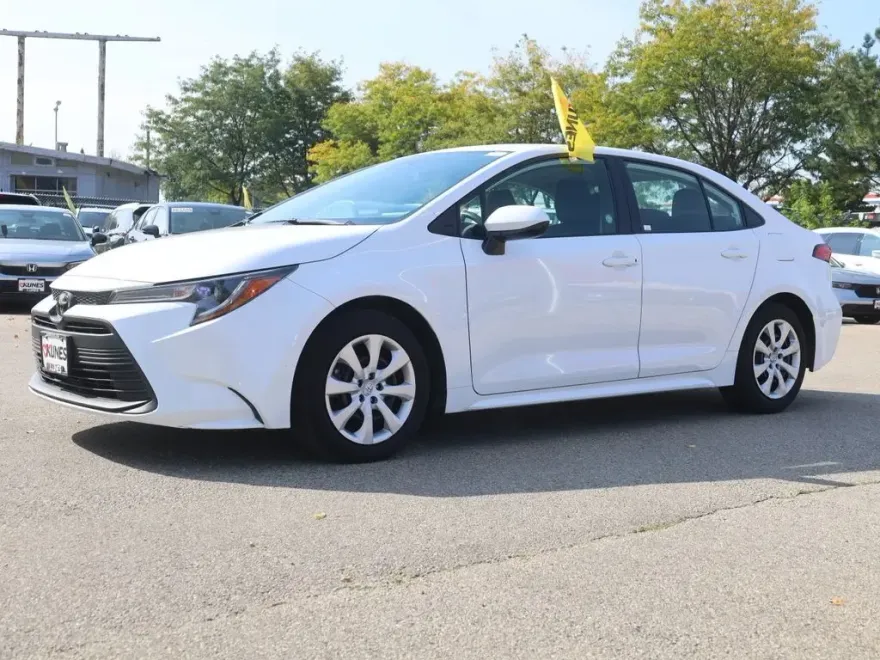 2024 Toyota Corolla LE photo 1
