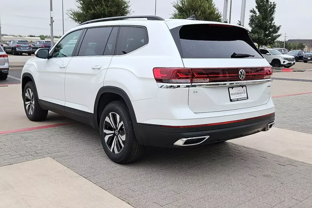 2026 Volkswagen Atlas SE photo 1