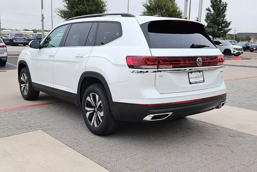 2026 Volkswagen Atlas SE photo 1