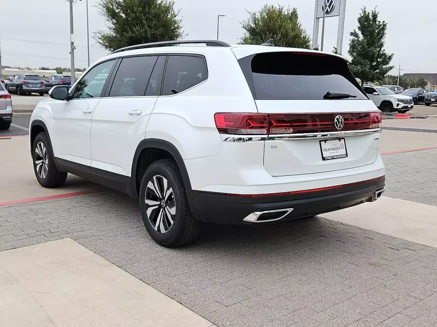 2026 Volkswagen Atlas SE photo 1