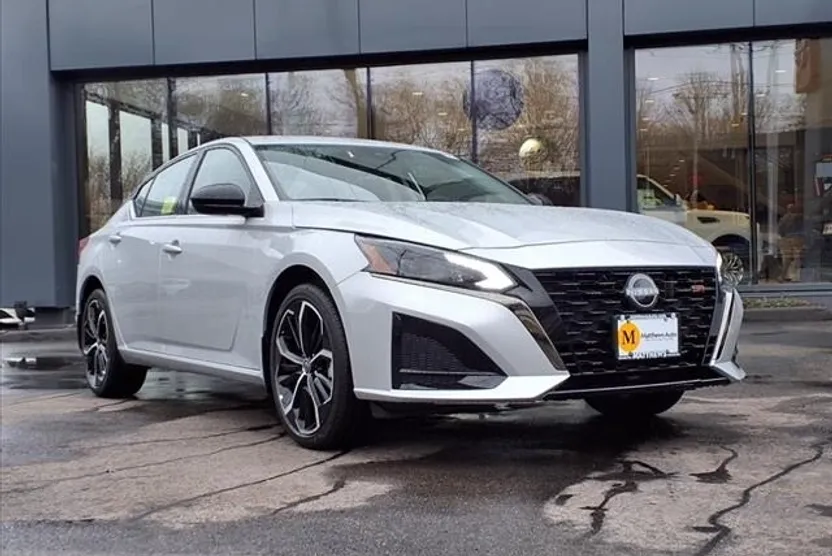 2024 Nissan Altima 2.5 SR photo 1