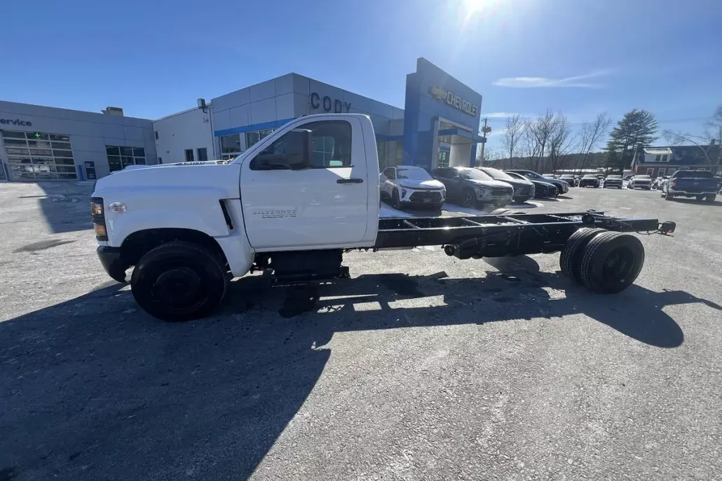 2023 Chevrolet Silverado 5500HD Work Truck photo 1