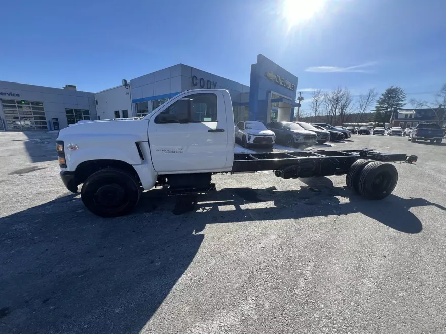 2023 Chevrolet Silverado 5500HD Work Truck photo 1