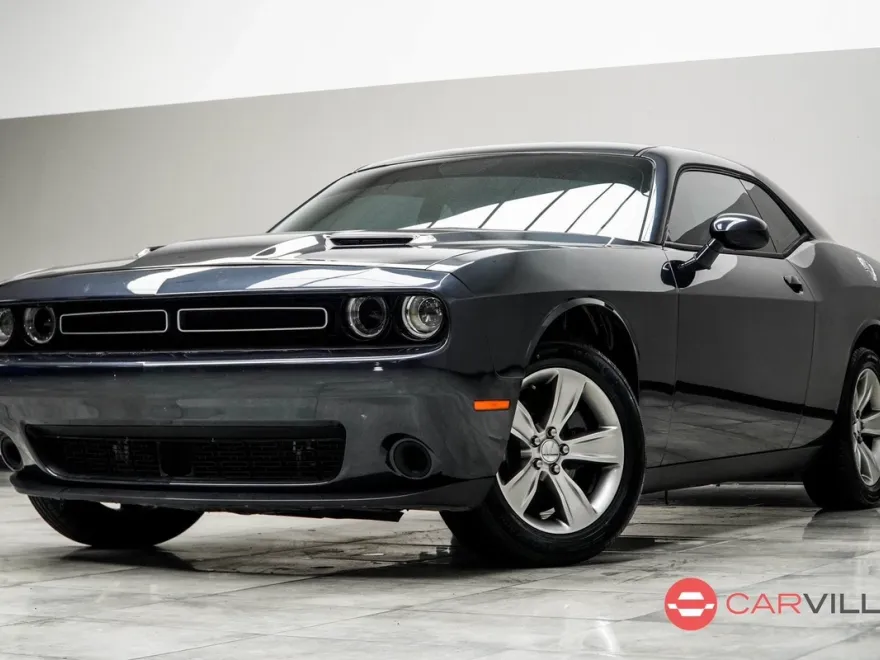 2019 Dodge Challenger SXT photo 1