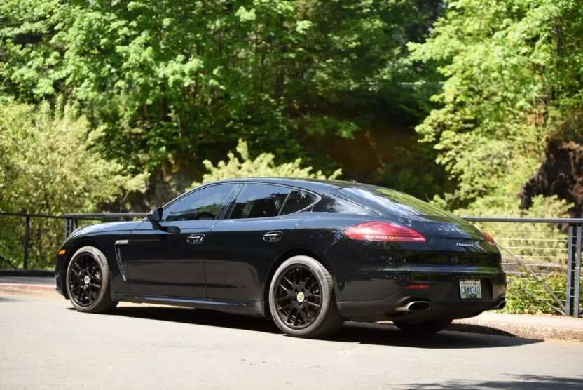 2015 Porsche Panamera Base photo 1