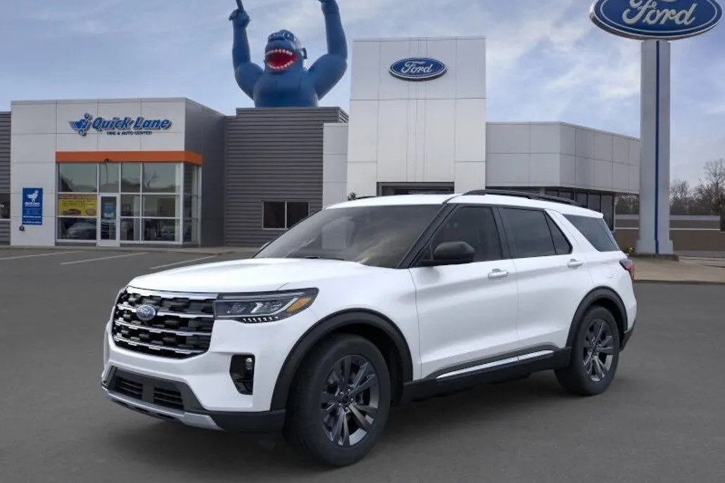 2025 Ford Explorer photo 1