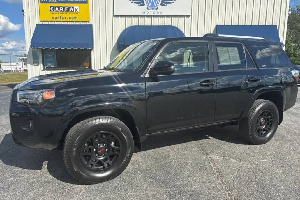 2019 Toyota 4Runner SR5 photo 1