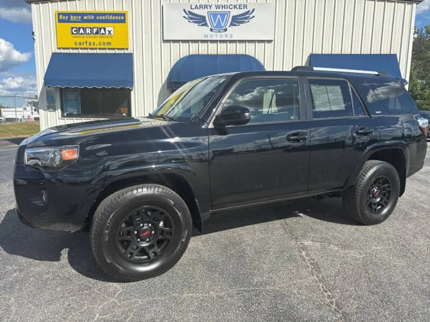 2019 Toyota 4Runner SR5 photo 1