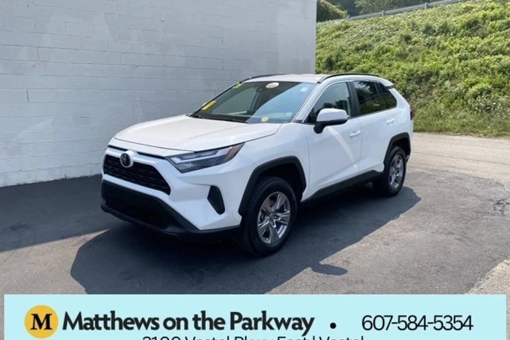 2025 Toyota RAV4 XLE photo 1