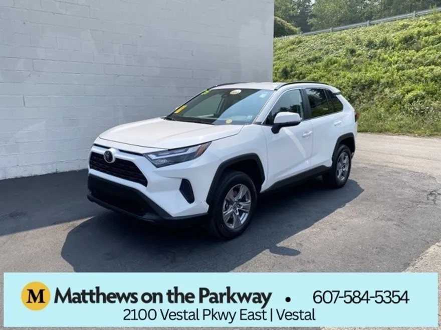 2025 Toyota RAV4 XLE photo 1
