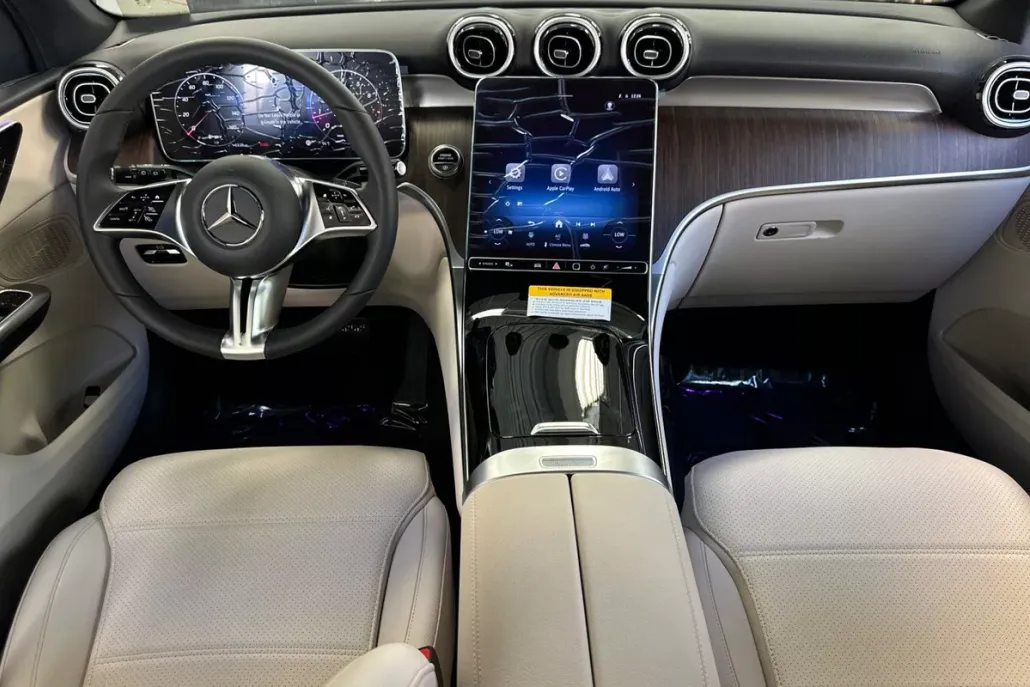 2026 Mercedes Benz GLC 300 photo 1