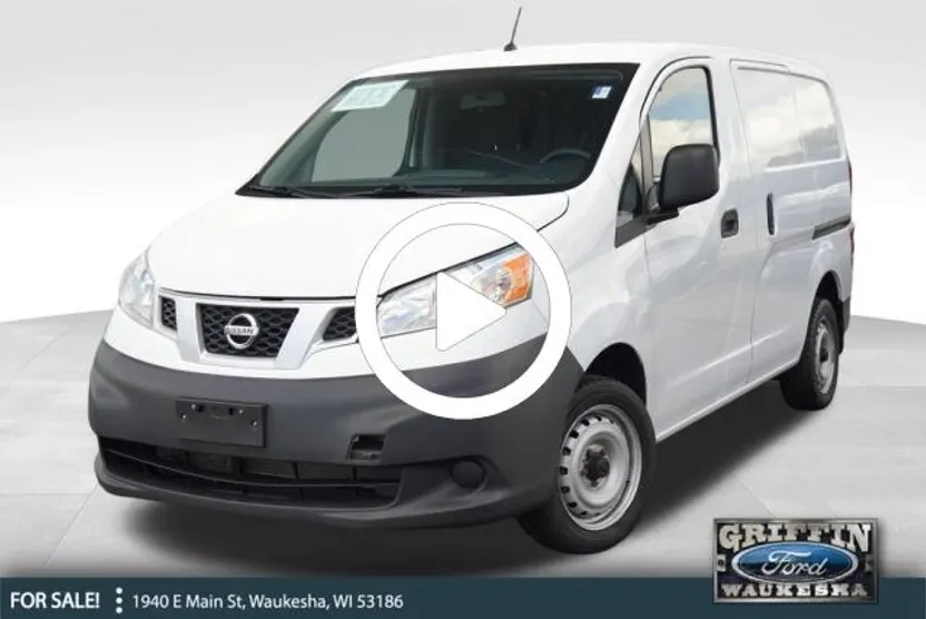 2015 Nissan NV200 SV photo 1