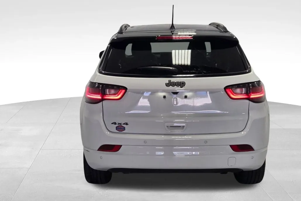 2025 Jeep Compass photo 1