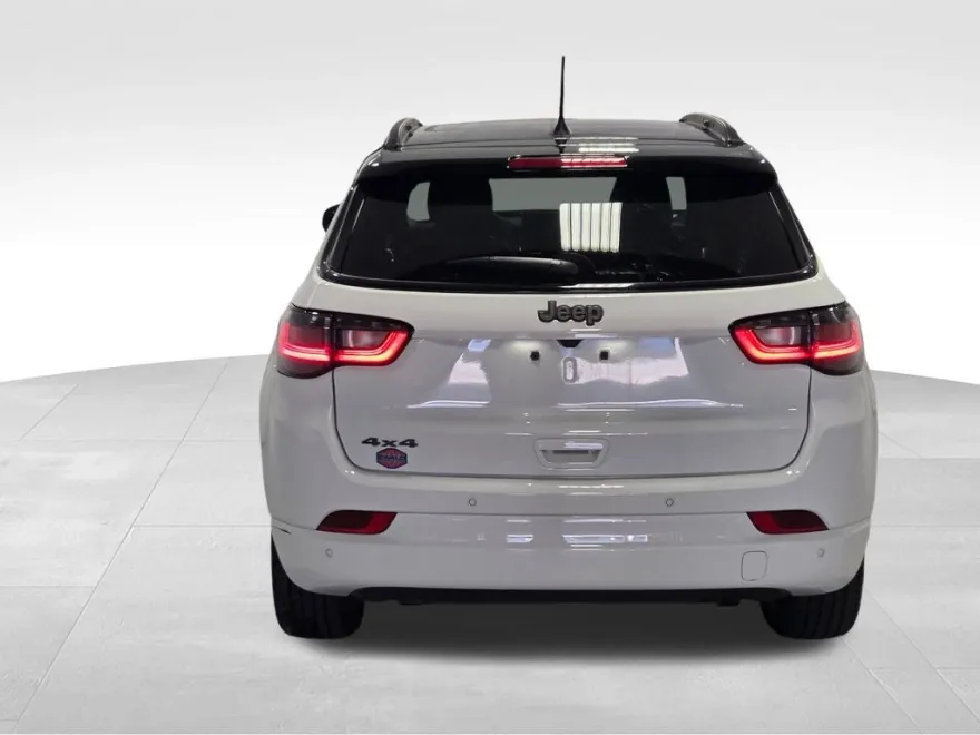 2025 Jeep Compass photo 1