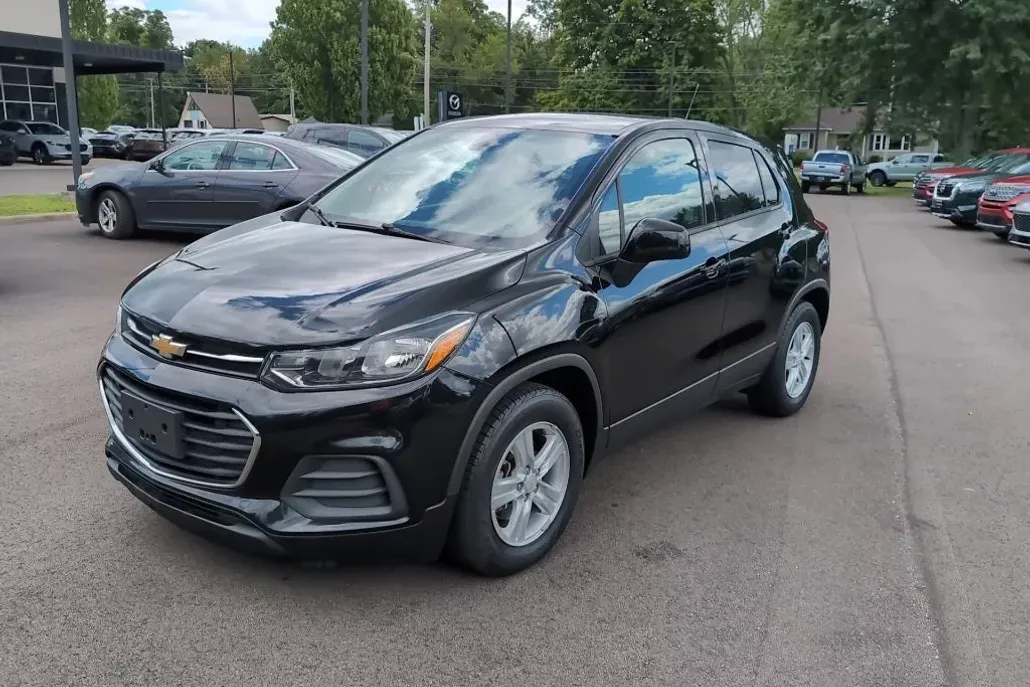 2020 Chevrolet Trax LS photo 1
