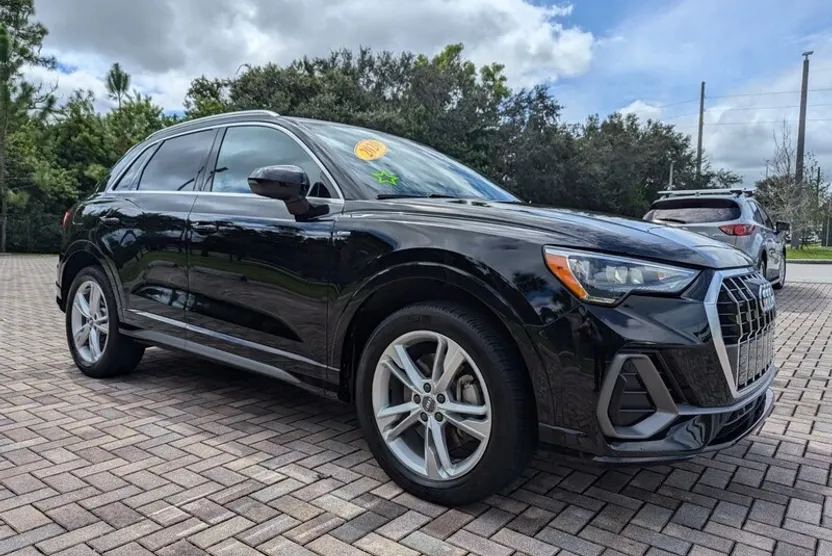 2020 Audi Q3 S line Premium 45 TFSI photo 1