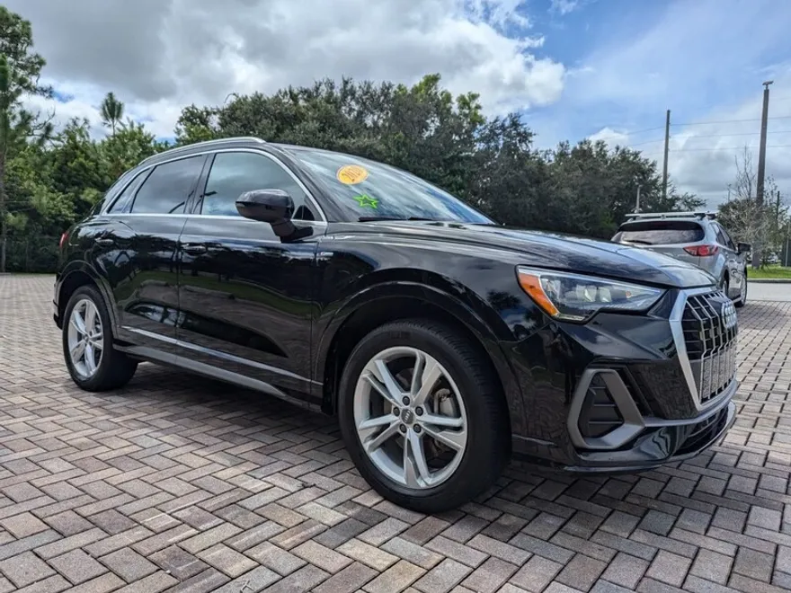 2020 Audi Q3 S line Premium 45 TFSI photo 1