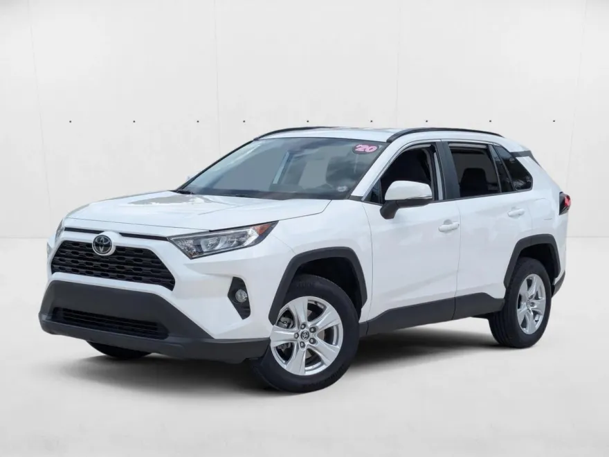 2020 Toyota RAV4 XLE photo 1