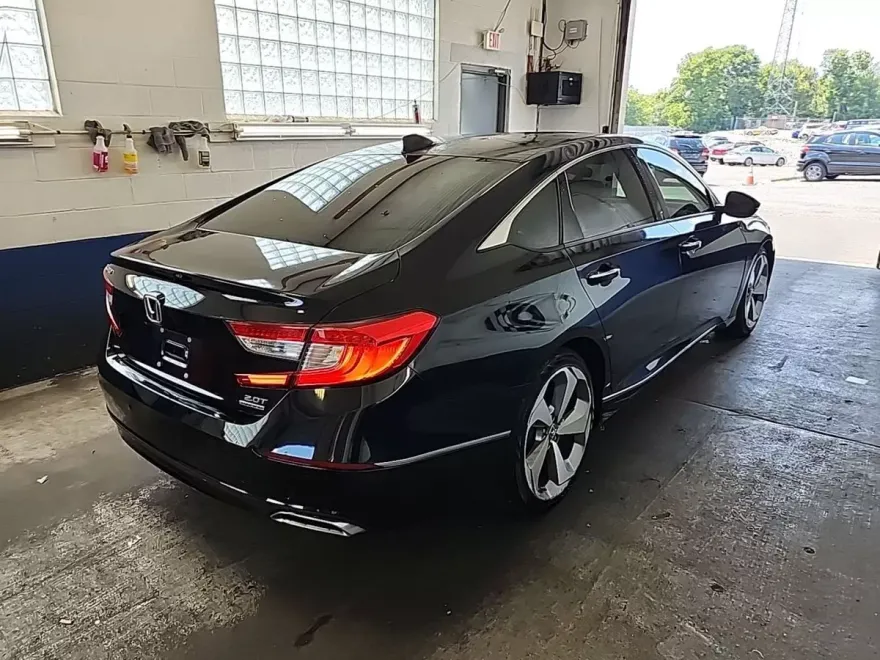 2020 Honda Accord Touring photo 1