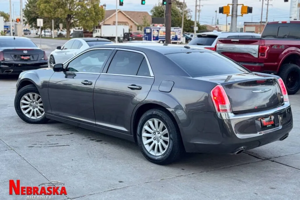 2014 Chrysler 300 Base photo 1