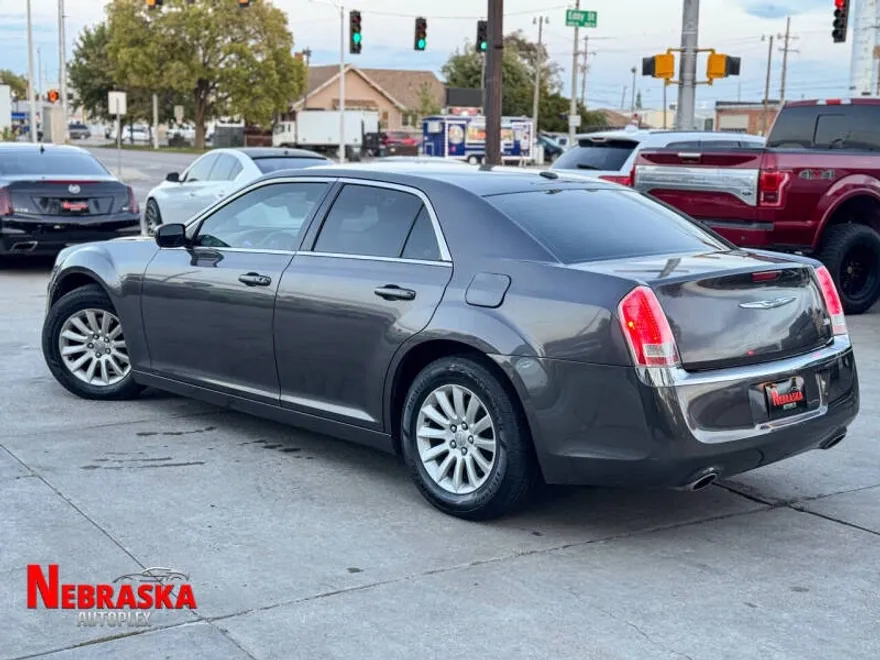 2014 Chrysler 300 Base photo 1