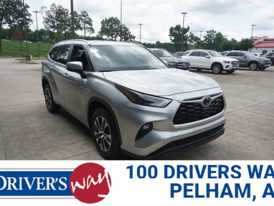 2023 Toyota Highlander XLE photo 1