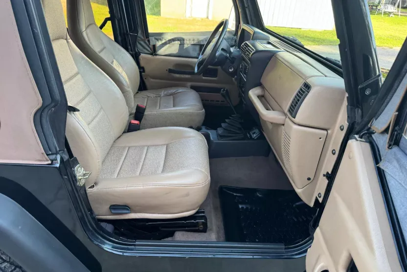 1999 Jeep Wrangler SE photo 1