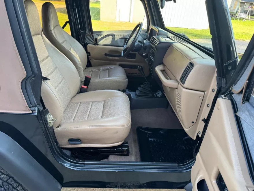 1999 Jeep Wrangler SE photo 1