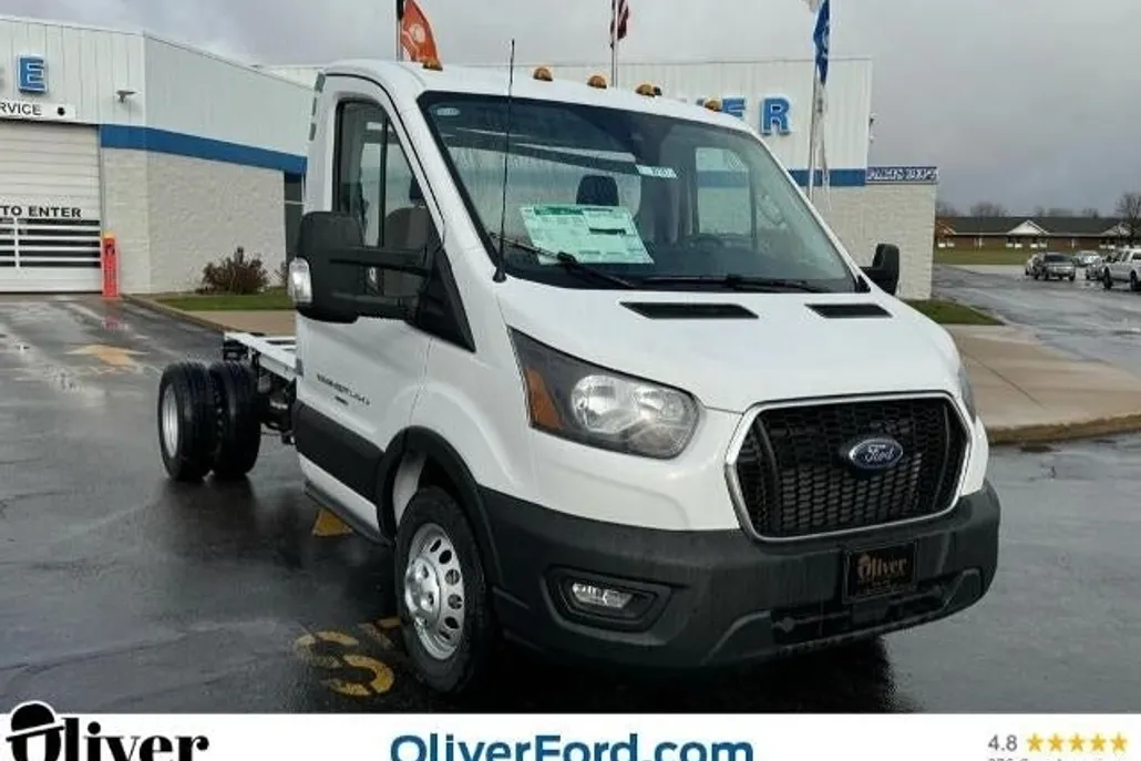 2024 Ford Transit Cutaway photo 1