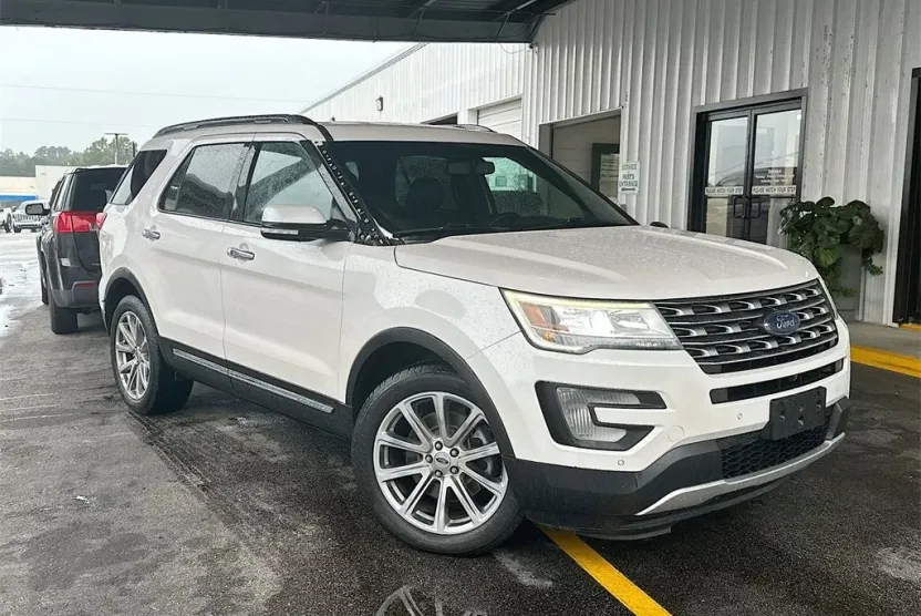 2017 Ford Explorer Limited photo 1