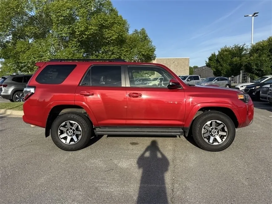 2023 Toyota 4Runner TRD Off-Road Premium photo 1
