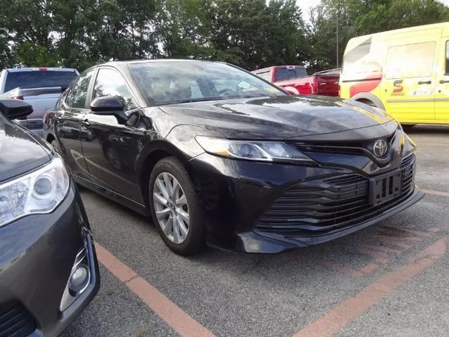 2020 Toyota Camry LE photo 1