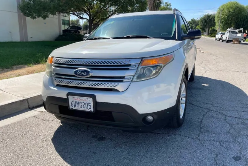 2012 Ford Explorer XLT photo 1