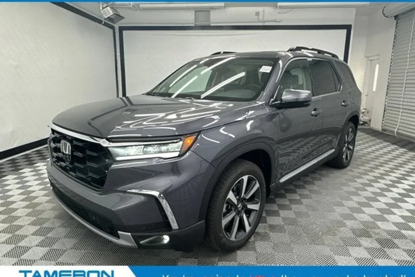 2025 Honda Pilot Touring photo 1