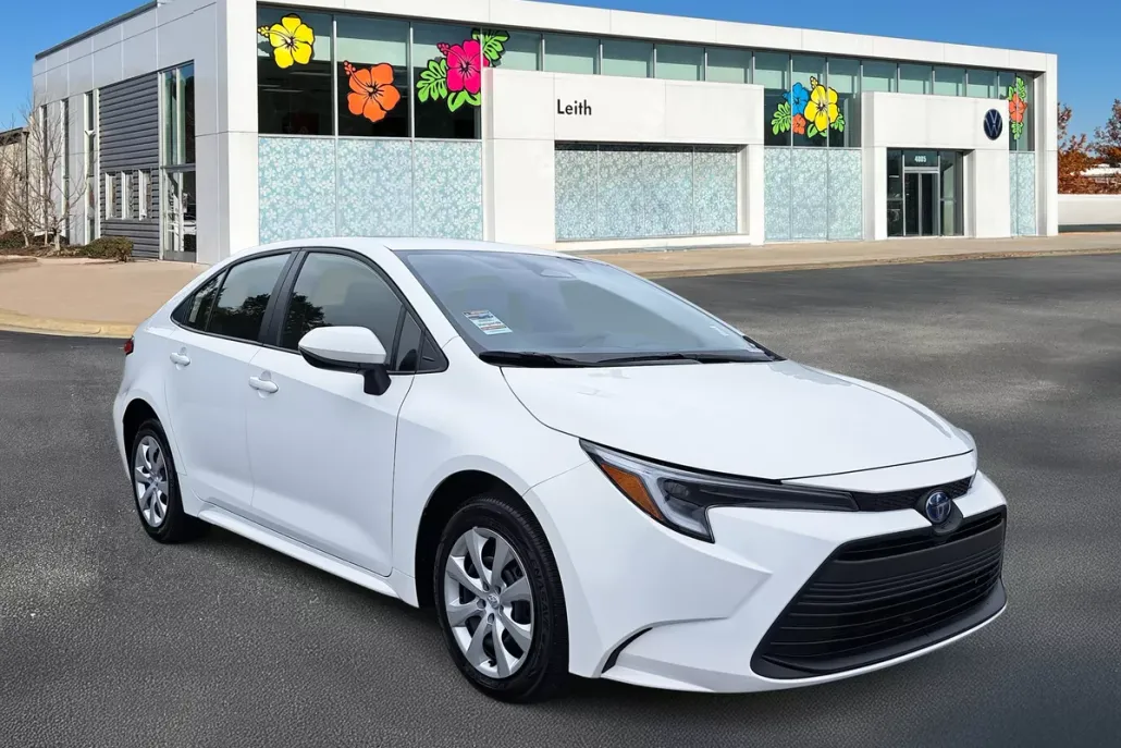 2024 Toyota Corolla Hybrid LE photo 1