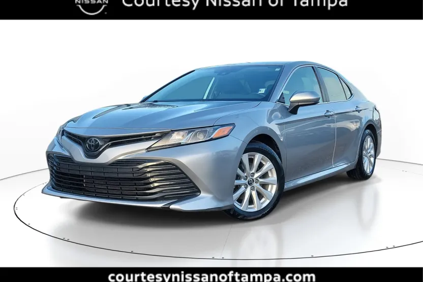 2019 Toyota Camry SE XLE photo 1