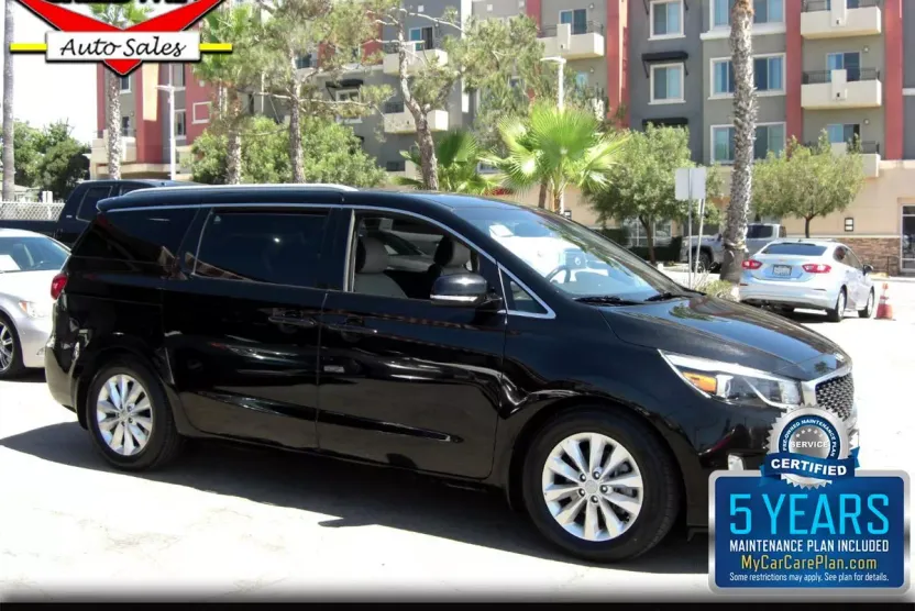 2017 Kia Sedona EX photo 1