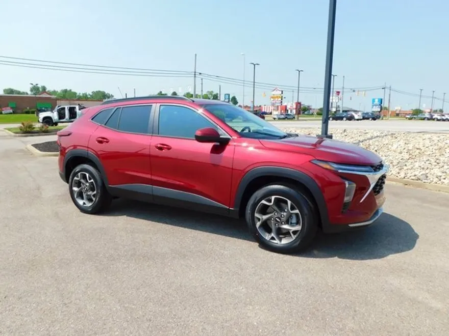 2025 Chevrolet Trax LT photo 1