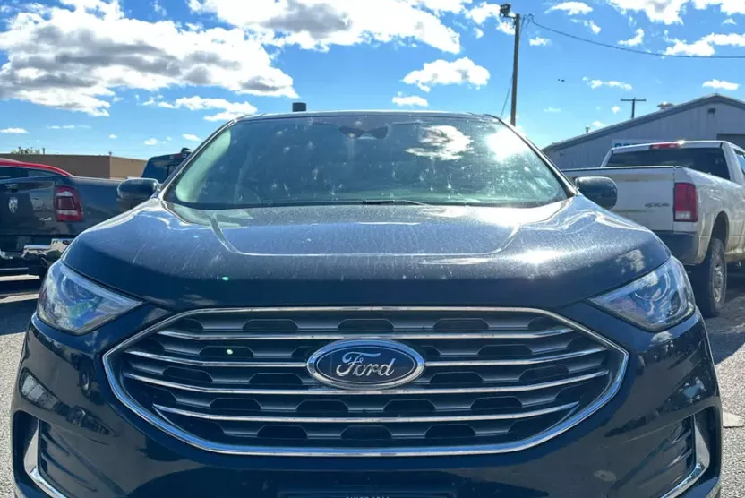 2022 Ford Edge SEL photo 1