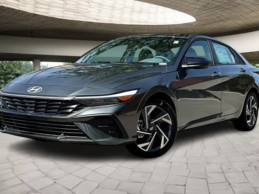 2025 Hyundai Elantra SEL Sport photo 1