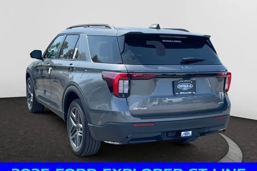 2025 Ford Explorer ST-Line photo 1
