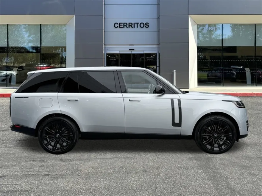 2025 Land Rover Range Rover SE photo 1