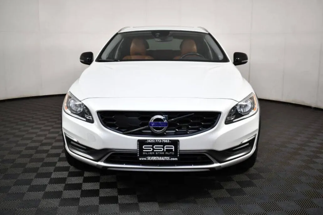 2015 Volvo V60 Cross Country T5 photo 1