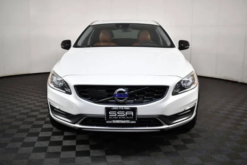 2015 Volvo V60 Cross Country T5 photo 1